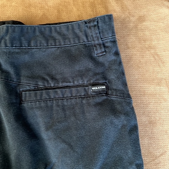 Volcom shorts - Picture 4 of 4